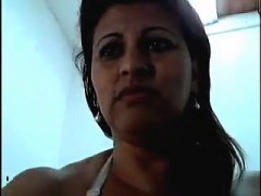 A hot Sumitra womany from Mumbai on webcam.